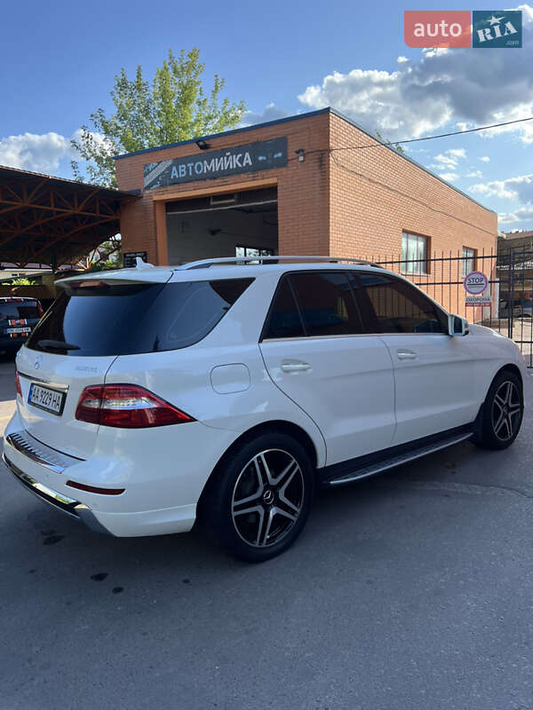 Позашляховик / Кросовер Mercedes-Benz M-Class 2012 в Рівному