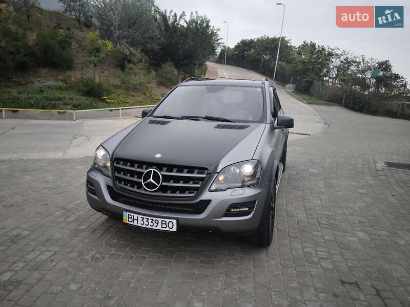 Позашляховик / Кросовер Mercedes-Benz M-Class 2010 в Одесі