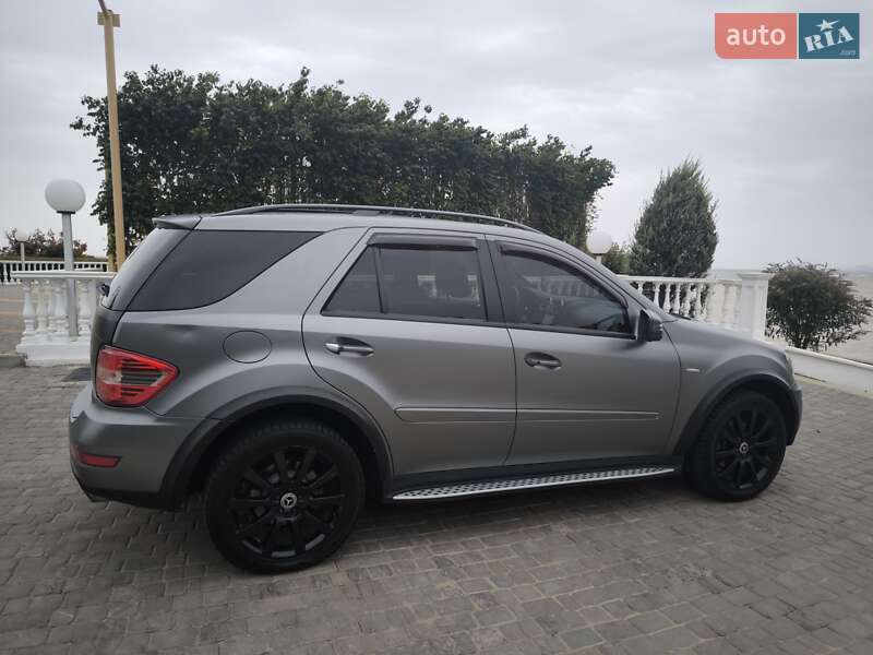 Позашляховик / Кросовер Mercedes-Benz M-Class 2010 в Одесі
