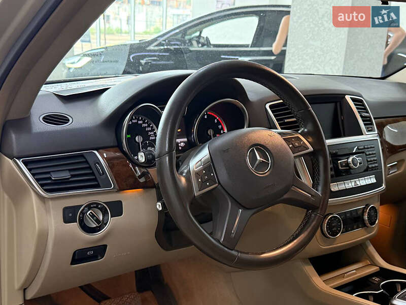 Внедорожник / Кроссовер Mercedes-Benz M-Class 2013 в Киеве
