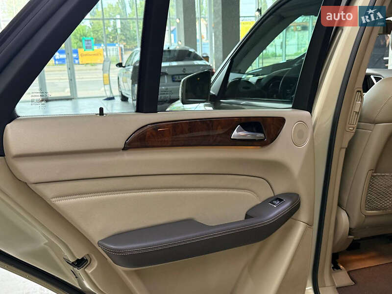 Внедорожник / Кроссовер Mercedes-Benz M-Class 2013 в Киеве