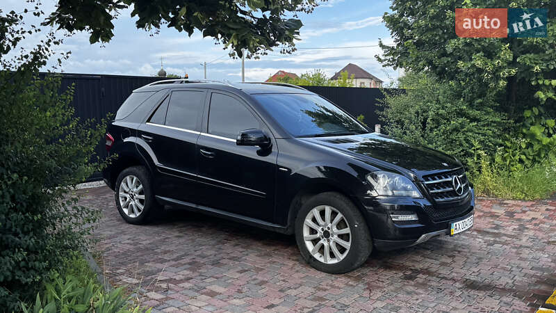 Позашляховик / Кросовер Mercedes-Benz M-Class 2011 в Києві