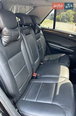 Внедорожник / Кроссовер Mercedes-Benz M-Class 2010 в 