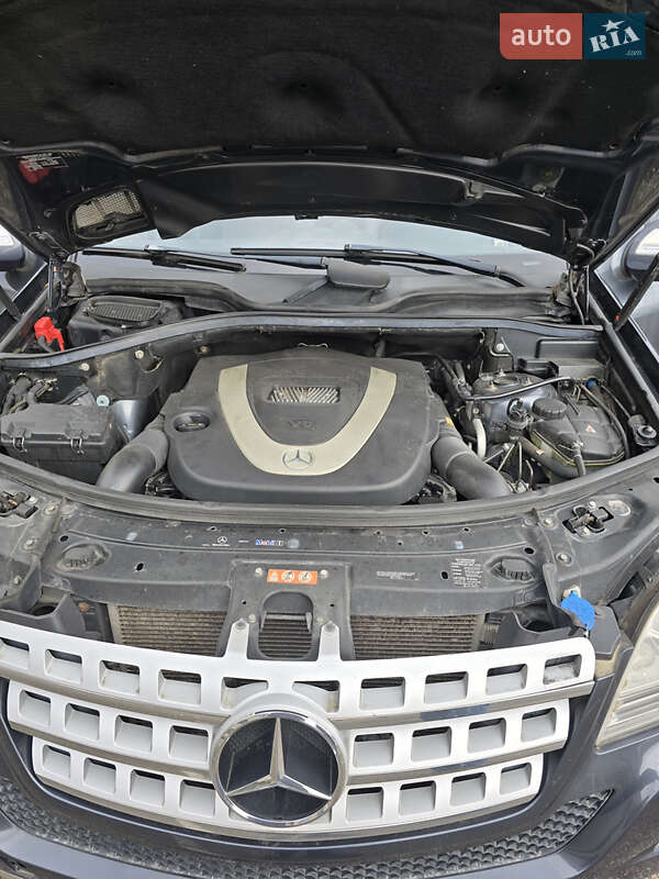 Внедорожник / Кроссовер Mercedes-Benz M-Class 2010 в Киеве