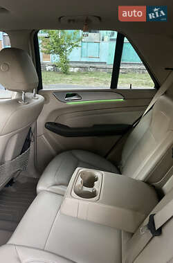 Позашляховик / Кросовер Mercedes-Benz M-Class 2014 в 