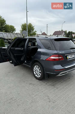 Позашляховик / Кросовер Mercedes-Benz M-Class 2012 в 