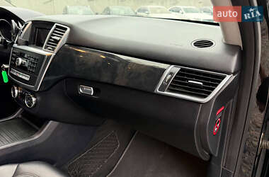 Внедорожник / Кроссовер Mercedes-Benz M-Class 2012 в 