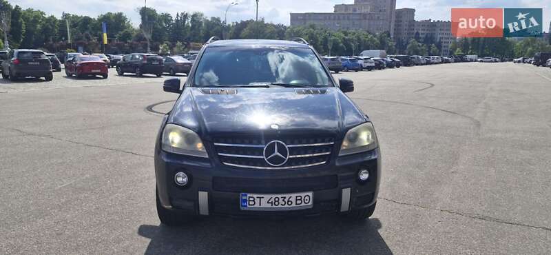 Позашляховик / Кросовер Mercedes-Benz M-Class 2006 в 