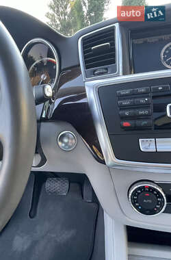 Позашляховик / Кросовер Mercedes-Benz M-Class 2013 в 