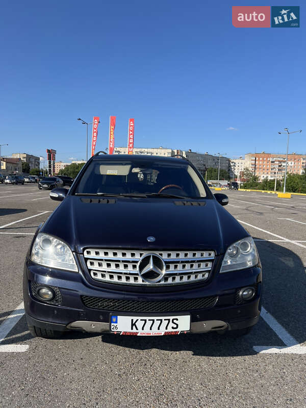 Внедорожник / Кроссовер Mercedes-Benz M-Class 2005 в Черновцах