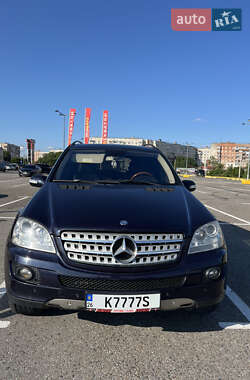 Позашляховик / Кросовер Mercedes-Benz M-Class 2005 в 