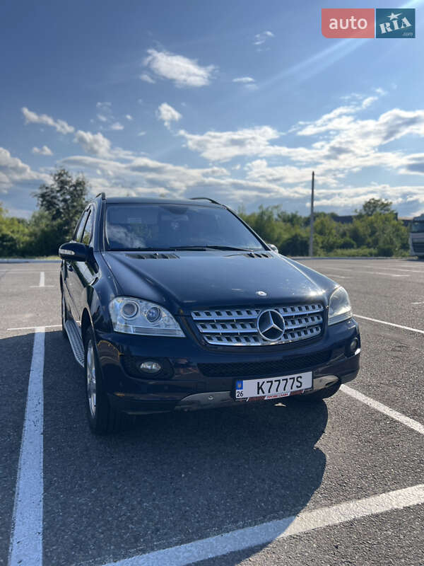 Внедорожник / Кроссовер Mercedes-Benz M-Class 2005 в Черновцах