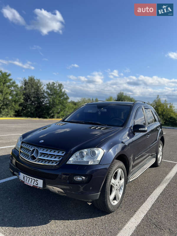 Внедорожник / Кроссовер Mercedes-Benz M-Class 2005 в Черновцах