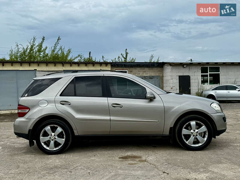 Внедорожник / Кроссовер Mercedes-Benz M-Class 2005 в Ровно
