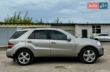 Внедорожник / Кроссовер Mercedes-Benz M-Class 2005 в 