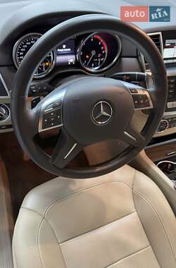 Позашляховик / Кросовер Mercedes-Benz M-Class 2015 в 