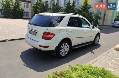 Внедорожник / Кроссовер Mercedes-Benz M-Class 2010 в 