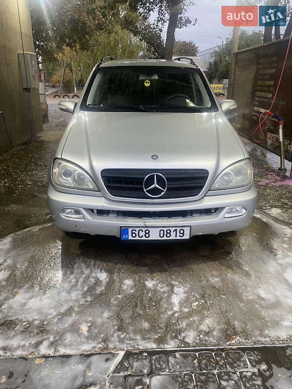 Внедорожник / Кроссовер Mercedes-Benz M-Class 2002 в 