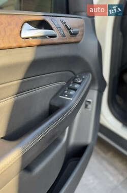 Позашляховик / Кросовер Mercedes-Benz M-Class 2013 в 