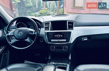 Внедорожник / Кроссовер Mercedes-Benz M-Class 2012 в 