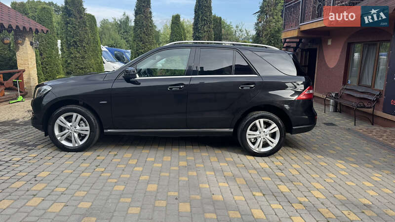 Внедорожник / Кроссовер Mercedes-Benz M-Class 2012 в Сваляве
