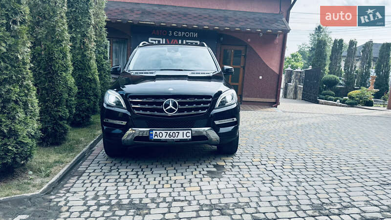 Внедорожник / Кроссовер Mercedes-Benz M-Class 2012 в Сваляве