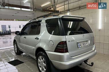 Внедорожник / Кроссовер Mercedes-Benz M-Class 2001 в 