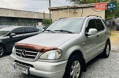 Внедорожник / Кроссовер Mercedes-Benz M-Class 2001 в 