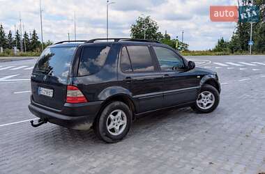 Позашляховик / Кросовер Mercedes-Benz M-Class 2000 в 