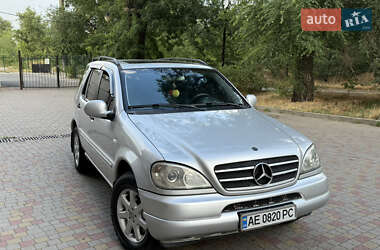 Позашляховик / Кросовер Mercedes-Benz M-Class 2001 в 