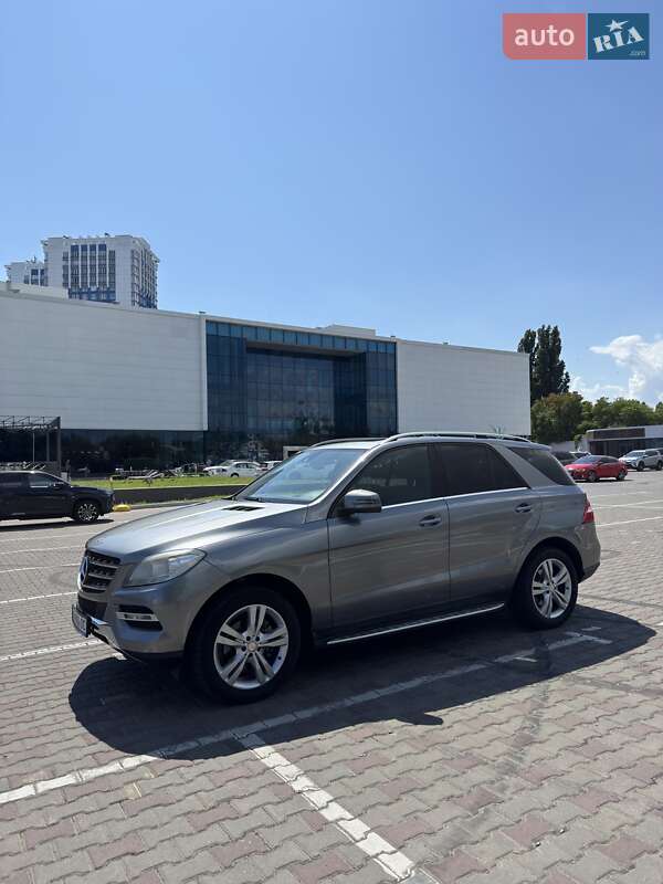 Внедорожник / Кроссовер Mercedes-Benz M-Class 2013 в 