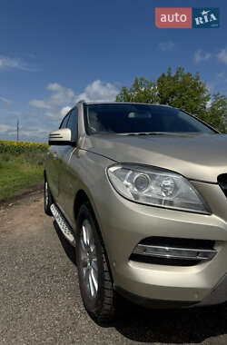 Внедорожник / Кроссовер Mercedes-Benz M-Class 2011 в 