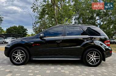 Внедорожник / Кроссовер Mercedes-Benz M-Class 2011 в 