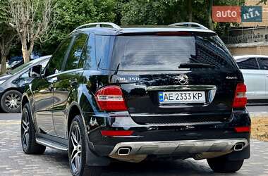 Внедорожник / Кроссовер Mercedes-Benz M-Class 2011 в 