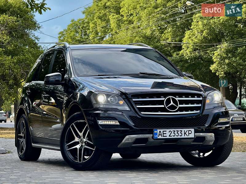 Внедорожник / Кроссовер Mercedes-Benz M-Class 2011 в 