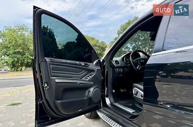 Внедорожник / Кроссовер Mercedes-Benz M-Class 2011 в 
