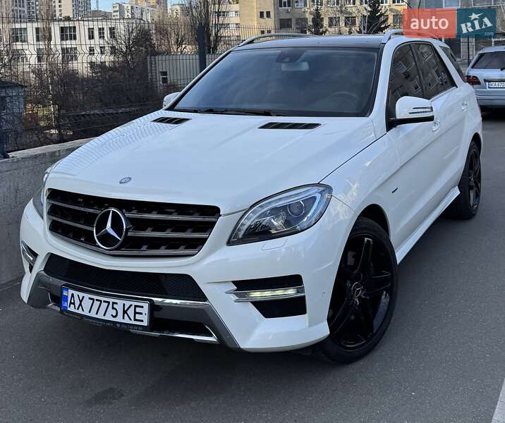 Позашляховик / Кросовер Mercedes-Benz M-Class 2012 в 