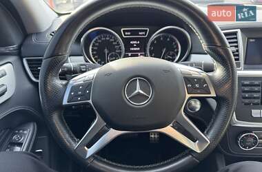 Позашляховик / Кросовер Mercedes-Benz M-Class 2012 в 
