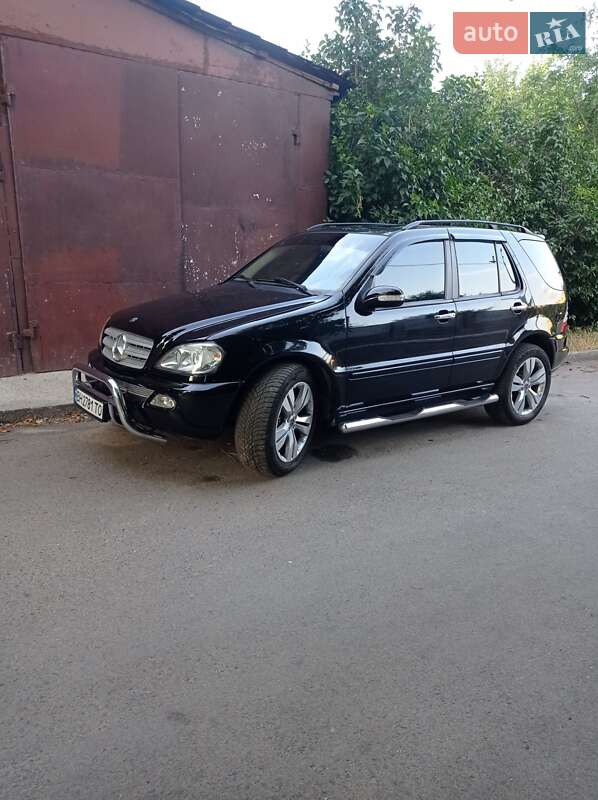 Внедорожник / Кроссовер Mercedes-Benz M-Class 2002 в 