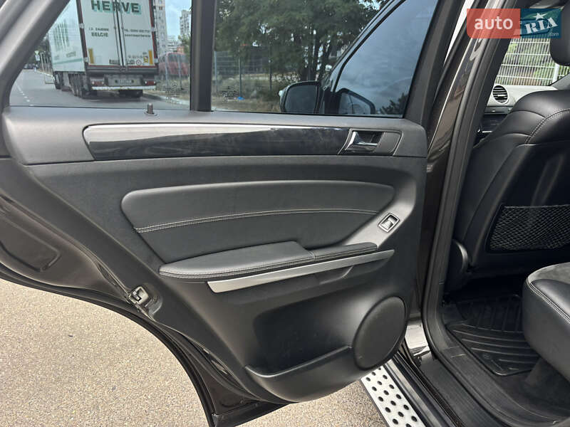 Позашляховик / Кросовер Mercedes-Benz M-Class 2010 в Києві