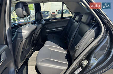 Внедорожник / Кроссовер Mercedes-Benz M-Class 2011 в 