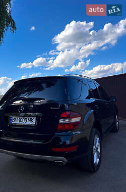 Внедорожник / Кроссовер Mercedes-Benz M-Class 2009 в 