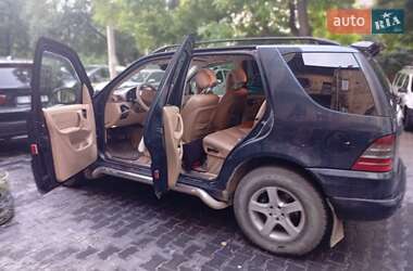Внедорожник / Кроссовер Mercedes-Benz M-Class 2001 в 