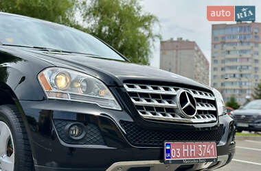 Внедорожник / Кроссовер Mercedes-Benz M-Class 2011 в 