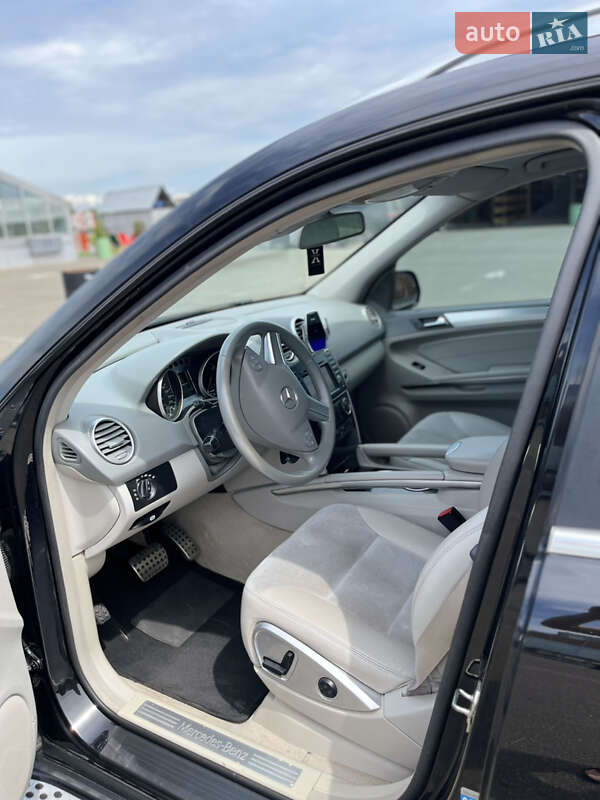 Внедорожник / Кроссовер Mercedes-Benz M-Class 2009 в Киеве