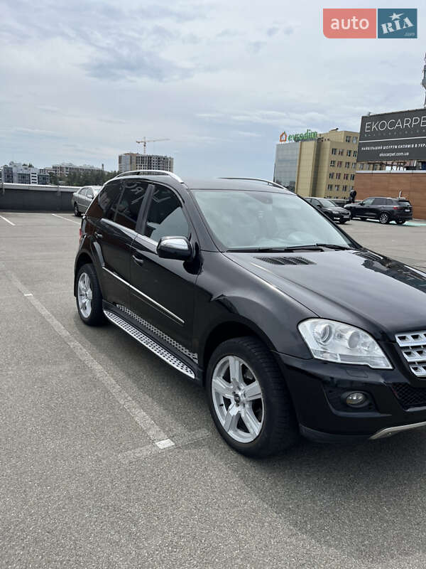 Внедорожник / Кроссовер Mercedes-Benz M-Class 2009 в Киеве