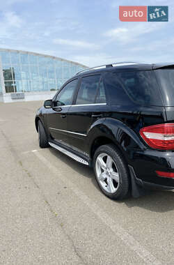 Внедорожник / Кроссовер Mercedes-Benz M-Class 2009 в 