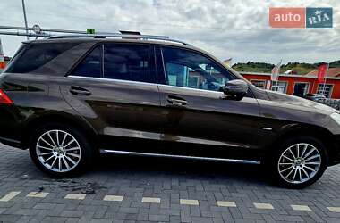 Внедорожник / Кроссовер Mercedes-Benz M-Class 2011 в Черновцах