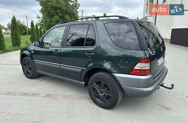Внедорожник / Кроссовер Mercedes-Benz M-Class 2001 в 