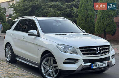 Внедорожник / Кроссовер Mercedes-Benz M-Class 2011 в 